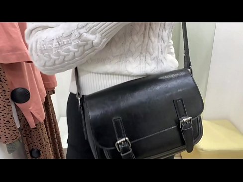 ❤️ Masturbazione pubblica della giovane cagna FeralBerry con un dildo nel camerino ❤️ Super pornoal it.stroybassein.ru ️❤
